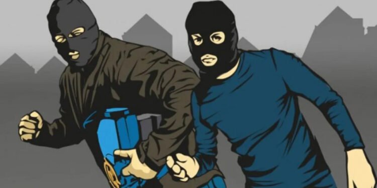 CG : चोरों के इतनी हिम्मत की पुलिस चौकी में ही कर ली चोरी, फिर कर दिया पथराव