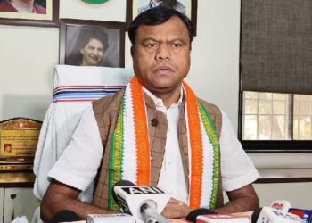 CG : PCC अध्यक्ष का आईफोन चोरी, बैठक लेने के दौरान गायब हो गया लाखों का मोबाइल, राजनीतिक गलियारों में मचा हलचल