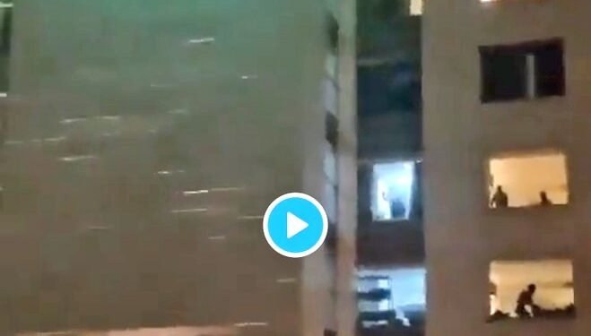 Hotel Romance Video: होटल के कमरे में संबंध बना रहा था कपल, खिड़की पर नहीं था पर्दा, सड़क पर खड़े होकर वीडियो शूट करने लगे लोग, हुआ वायरल