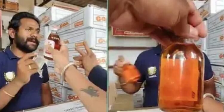 CG Liquor Shop Viral Video: गोवा पीने वाले हो जाए सावधान… शराब में निकला कीड़ा, वीडियो देख आप भी हो जाएंगे हैरान