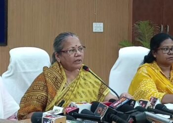 CG : महिला शिक्षिका ने प्रेमी के चक्कर में पति को किया इतना प्रताड़ित, महिला आयोग ने कहा ….