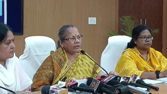 CG : महिला शिक्षिका ने प्रेमी के चक्कर में पति को किया इतना प्रताड़ित, महिला आयोग ने कहा ….