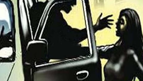 CG Breaking : 7 साल की मासूम बच्ची को कार ने मारी टक्कर, इलाज का हवाला देकर मासूम को ले कर हुए फरार 15 घंटे बाद भी पता नहीं चला जांच मे जुटी पुलिस