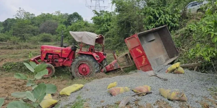CG Accident : ट्रैक्टर ट्रॉली की पलटने से जीजा-साले की मौत, चालक फरार…