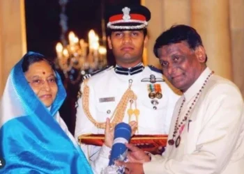 Padma Shri Surendra Dubey : अंतरराष्ट्रीय स्तर पर अपनी कविताओं के लिए मशहूर पद्मश्री सुरेंद्र दुबे का हार्ट अटैक से निधन..