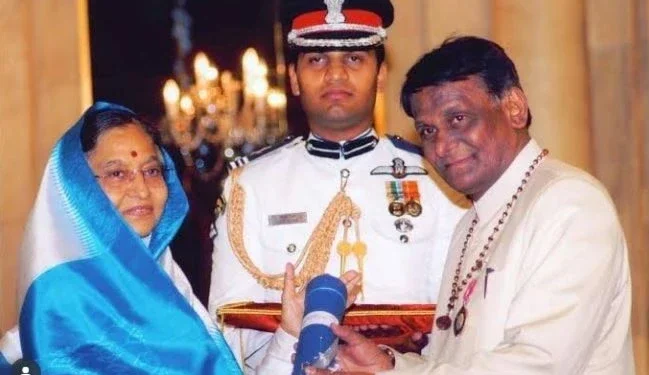 Padma Shri Surendra Dubey : अंतरराष्ट्रीय स्तर पर अपनी कविताओं के लिए मशहूर पद्मश्री सुरेंद्र दुबे का हार्ट अटैक से निधन..