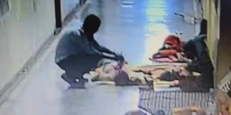 CG : अस्पताल में सिक्योरिटी गार्ड निकला चोर, हफ्तेभर में दूसरी चोरी, सीसीटीवी से हुआ खुलासा…