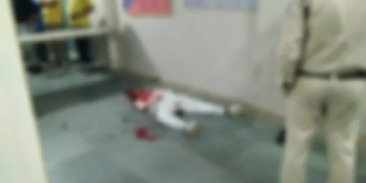 Crime News : जिला अस्पताल में दिनदहाड़े ट्रेनी नर्स की चाकू मारकर की हत्या, पुलिस जांच में जुटी…