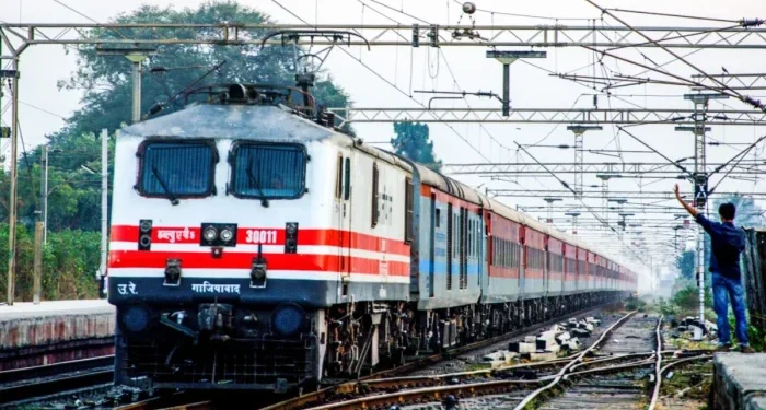 Indian Railways : 1 जुलाई से ट्रेन का सफर होगा महंगा, इतने रुपए बढ़ेगी AC और नॉन-AC टिकट की कीमत, यहां देखें लिस्ट
