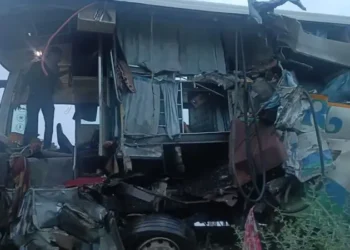 CG : बस और हाईवा का भीषण सड़क हादसा, तीन लोगों की मौके पर ही मौत