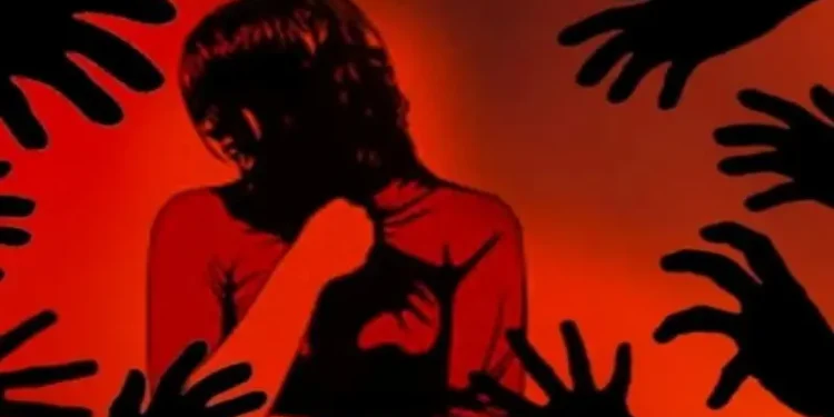 रिश्ते को कर दिया तार तार, पिता और भाइयों ने लूटी नाबालिग की अस्मत, मां ने दिया दुष्कर्मियों का साथ