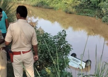 CG बड़ा हादसा: कार नदी में बही, तीन लोगों की गयी जान, दो की हालत गंभीर, ससुर, बहू और पोती की गयी जान…