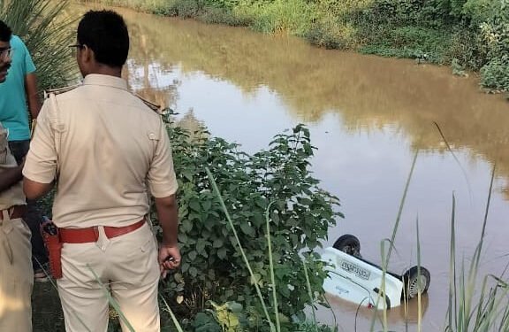 CG बड़ा हादसा: कार नदी में बही, तीन लोगों की गयी जान, दो की हालत गंभीर, ससुर, बहू और पोती की गयी जान…
