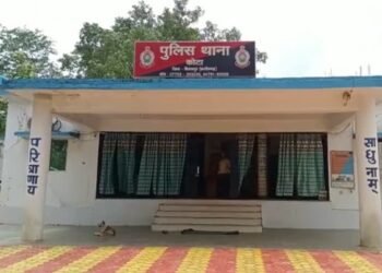 CG : DSP की शादी पर मचा बवाल, दूसरी जाति की लड़की से शादी पर पूरे परिवार का सामाजिक बहिष्कार, DSP की गुहार पर पुलिस ने दर्ज की FIR