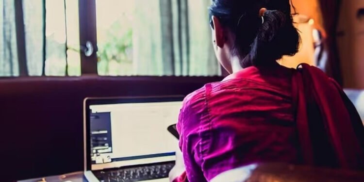 CG Cyber Crime : जारा अली खान ने डिप्टी डायरेक्टर को लगा दिया चूना, लालच दिखाकर कर दिया 90 लाख पार