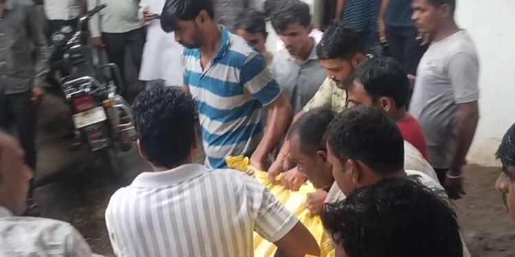 भाजपा नेता धाकड़ की धारदार हथियार से हत्या, महिला के साथ वायरल हुआ था वीडियो, अवैध संबंध के मामले में जांच कर रही पुलिस