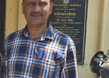 CG – ASI रमेश यादव पर गंभीर आरोप : 7 साल से एक ही थाने में जमे, कबाड़ियों से गहरे संबंध TI तक करते हैं ‘सलाम’