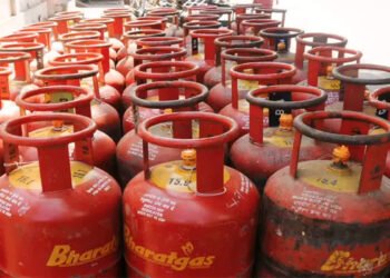 LPG Cylinder : हर साल तीन रसोई गैस सिलेंडर फ्री, रक्षाबंधन से पहले भाजपा सरकार का बड़ा फैसला, तेल कंपनियों के साथ हुई डील
