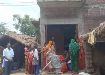 Suicide News: एक ही परिवार के 10 लोगों ने की खुदकुशी, पूरे इलाके में हो रही चर्चा, 10 साल का रिकॉर्ड देखकर पुलिस के भी पैरों तले खिसक गई जमीन