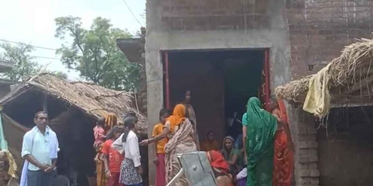 Suicide News: एक ही परिवार के 10 लोगों ने की खुदकुशी, पूरे इलाके में हो रही चर्चा, 10 साल का रिकॉर्ड देखकर पुलिस के भी पैरों तले खिसक गई जमीन