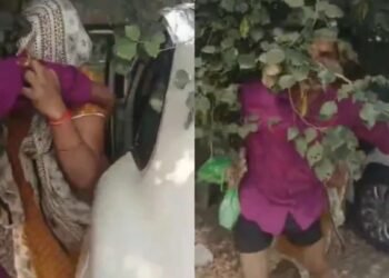 श्मशान घाट में कार में महिला के साथ रंगरलियां मनाते पकड़ाए भाजपा के जिला मंत्री, ग्रामीणों से बोले- भैया मैं तुम्हारे पैर पकड़ रहा हूं…, देखिए वीडियो