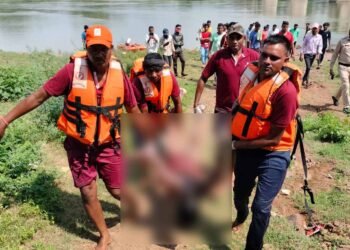 CG – 4 मासूम डूबे : खेलते – खेलते थम गई चार नन्ही ज़िंदगियां, गांव में पसरा मातम