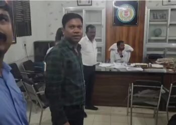 CG – घूसखोर बाबू गिरफ्तार : तहसील कार्यालय में ACB का छापा, 25000 की रिश्वत लेते तहसीलदार का बाबू रंगेहाथ गिरफ्तार
