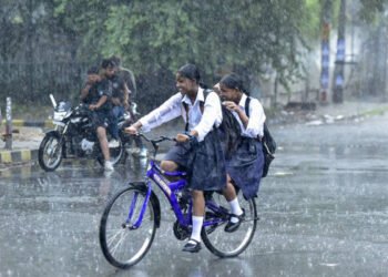 CG School Closed : भयंकर बारिश के चलते बंद किये गये जिले के स्कूल …. जिला कलेक्टर ने जारी किया छुट्टी का आदेश ….