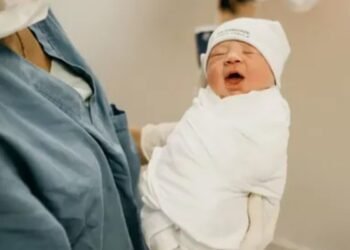 Viral News : गैस की परेशानी समझकर गई थी डॉक्टर के पास, कुछ घंटों में ही मां बन गई 20 साल की लड़की