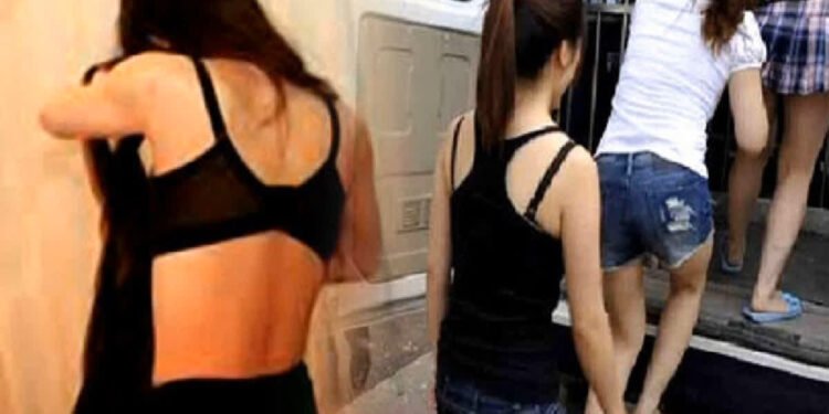 Sex Racket : किराए के मकान में सेक्स रैकेट, ग्राहक बनकर पुलिस ने दी दबिश, कई लोग आपत्तिजनक हालत में गिरफ्तार