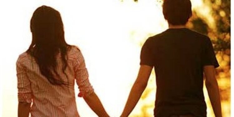 CG News : 15 साल के नाबालिग लड़के को भगा ले गई 25 साल की युवती ! ले जाकर करती रही शारीरिक शोषण, गिरफ्तार