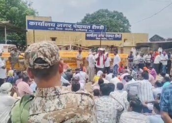 CG : बाजार बंद, घेराव, प्रदर्शन, इंजीनियर पर क्यों भड़के हैं शहर के व्यापारी, दिया अल्टीमेटम, कार्रवाई नहीं हुई, तो होगा चक्का जाम