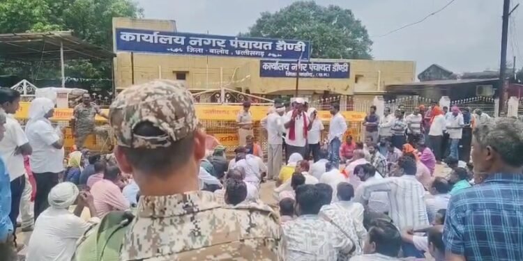 CG : बाजार बंद, घेराव, प्रदर्शन, इंजीनियर पर क्यों भड़के हैं शहर के व्यापारी, दिया अल्टीमेटम, कार्रवाई नहीं हुई, तो होगा चक्का जाम