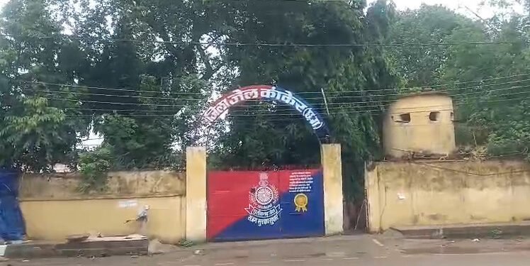 CG – जेल में बड़ा खुलासा : सहायक जेल अधीक्षक पर महिला प्रहरियों को प्रताड़ित व कैदियों से अवैध वसूली करने का गंभीर आरोप, कलेक्टर ने गठित की जांच टीम