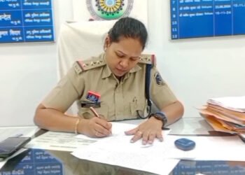 CG Crime : शिक्षक पर जानलेवा हमला घर में घुसकर धारदार हथियार से किया वार, आरोपी फरार