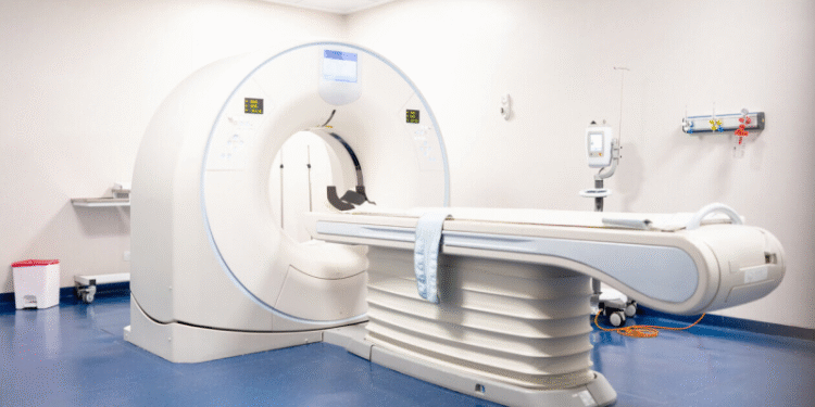 MRI Scanning : थिएटर में चल रही थी MRI स्कैनिंग, अचानक एक इंसान मशीन से टकराया, टूट गई हड्डी-पसली, जानें क्यों हुआ ऐसा