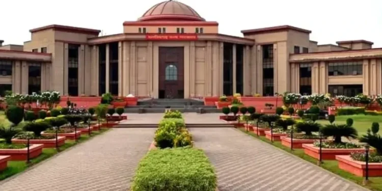 CG – 10 साल बाद आयी खुशियां : हाईकोर्ट से हरी झंडी के बाद 2813 शिक्षक बनेंगे प्राचार्य, पदोन्नति फोरम ने संचालनालय से न्यायालय तक लड़ी लड़ाई