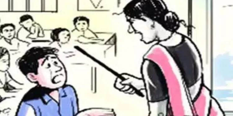 CG NEWS : महिला टीचर ने छात्र को जड़े थप्पड़, 80% डैमेज हुआ कान, जांच जारी