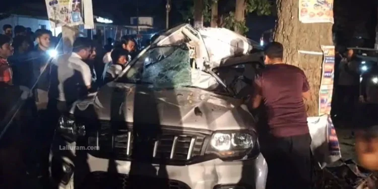 CG Accident : सुबह – सुबह तेज रफ्तार कार अनियंत्रित होकर पेड़ से टकराई 2 की मौके पर मौत, 3 की हालत गंभीर