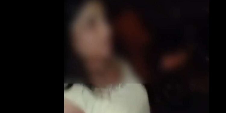 Viral Video : शिक्षा विभाग के अधिकारी और प्रिंसिपल कार में कर रहे थे थ्रीसम, पत्नी ने पकड़ा रंगे हाथों, वीडियो हो रहा वायरल