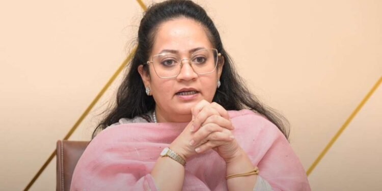 पति से तलाक के बाद मां बनीं भाजपा नेत्री, मंत्री महोदया ने ‘जयवीर सिंह’ रखा उत्तराधिकारी का नाम