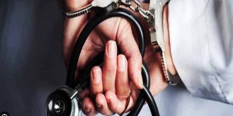 CG : डाक्टर बना हैवान, पहले लूटी इज्जत, अब लड़की के परिवार को धमका रहा, कलेक्टर – एसपी से लगायी गुहार