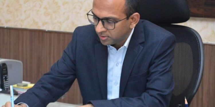 Korba Breaking : राजस्व निरीक्षक के बाद अब पटवारी पर गिरी निलंबन की गाज, कलेक्टर ने महिला पटवारी को किया सस्पेंड