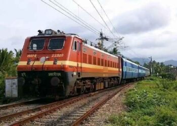 Indian Railways : दिवाली – छठ पर घर जाने वालों के लिए रेलवे का तोहफा, राउंड ट्रिप टिकट पर 20% तक की छूट