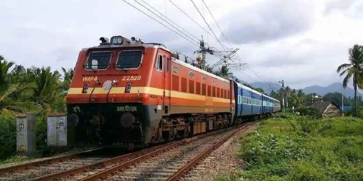 Indian Railways : दिवाली – छठ पर घर जाने वालों के लिए रेलवे का तोहफा, राउंड ट्रिप टिकट पर 20% तक की छूट