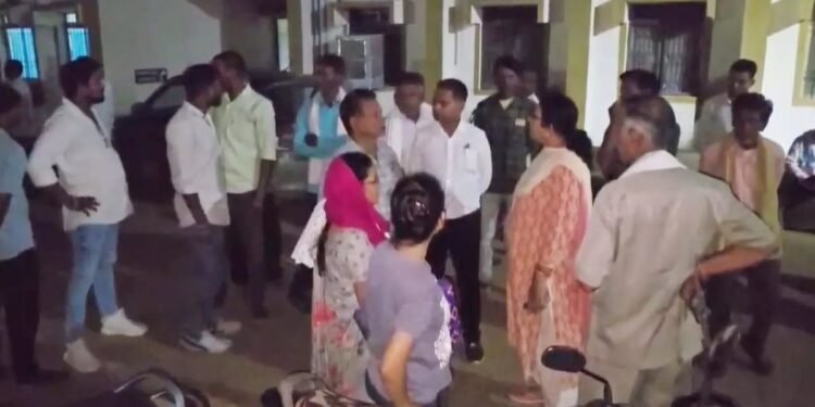 CG Crime : पहले स्कूटी रोकी, फिर कर दिया वार शिक्षक की धारदार हथियार से ले ली हत्या, पुलिस कर रही है जांच