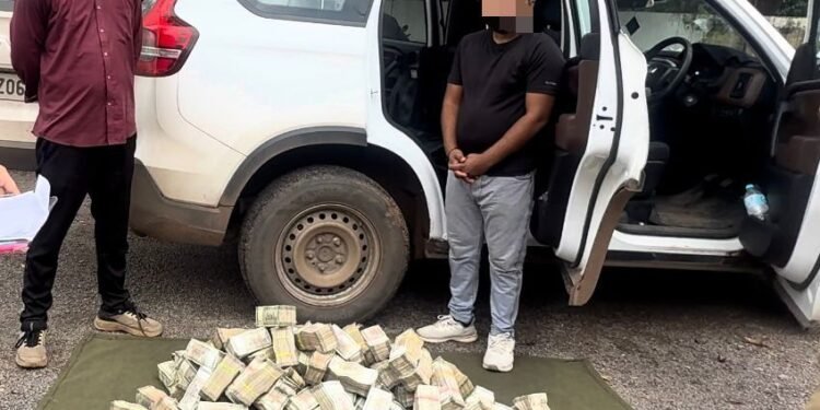 CG : करोड़ों रुपये भरी स्कार्पियो गाड़ी पकड़ायी, इतने कैश पुलिसकर्मी भी रह गये हैरान, इनकम टैक्स कर रही जांच