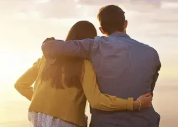 Ajab Gajb : तीन बच्चों की मां को हुआ प्यार, पति को छोड़कर फरार हुए प्रेमी के साथ, अब पूरे गांव मचा हड़कंप