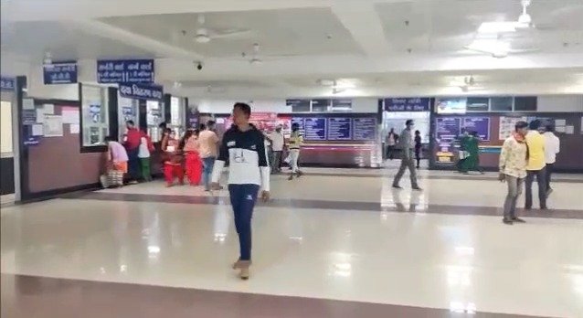 CG – हे मां …. मेरा क्या कसूर : नवजात को सुरक्षाकर्मी को थमाकर फरार हुई महिला, पुलिस ने शुरू की तलाश