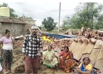 CG : पीएम आवास योजना के निर्माणाधीन मकानों पर बुलडोजर, बिना नोटिस गिराया गया ढांचा, जानिये क्या है पूरा मामला